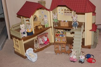 Дом Sylvanian Families с игрушками
