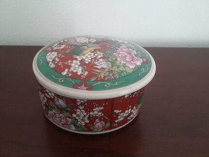 Шкатулка фарфоровая Япония