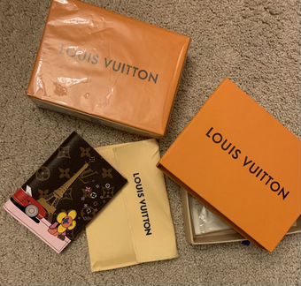 Обложки на паспорт Louis Vuitton Париж и другие