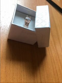 Кольцо с цирконами