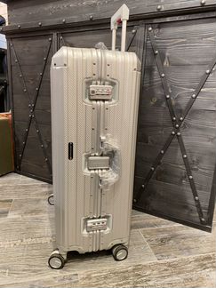 Алюминиевый чемодан