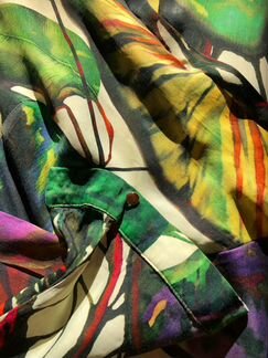 Яркое длинное платье