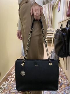 Кожаная черная сумка dkny