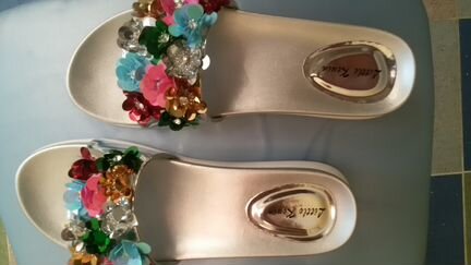 Яркая и удобная летняя обувь