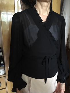 Блузка черная