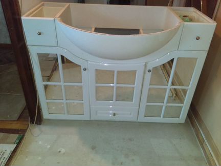 Тумба и зеркало