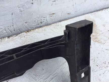 Усилитель бампера передний Volkswagen Golf