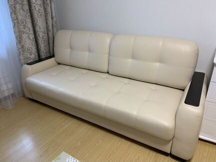 Диван кожаный Фабрика 8 марта