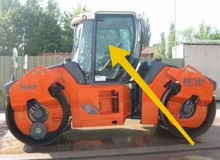 Стекло дверное левое на каток хам, Hamm HD140, 110