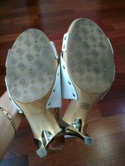 Босоножки guess BY marciano