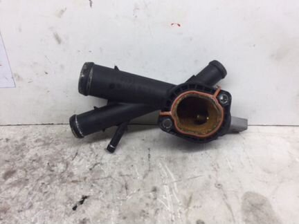 Фланец системы охлаждения Volkswagen Passat B7