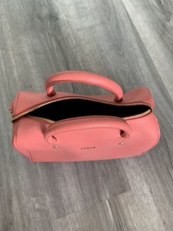 Кожаная розовая сумка Furla на молнии