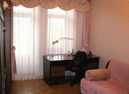 Два кресла и диван к ним