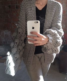 Стильный вязаный кардиган