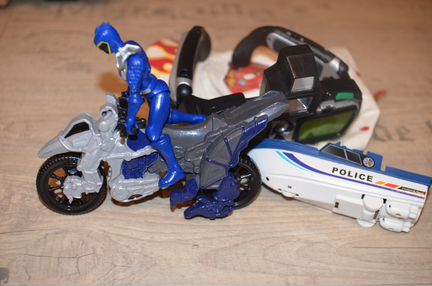 Машины мотоцикл лодка кепка