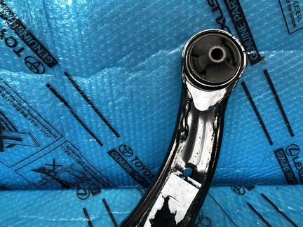 Toyota рычаг нижний правый новый оригинал